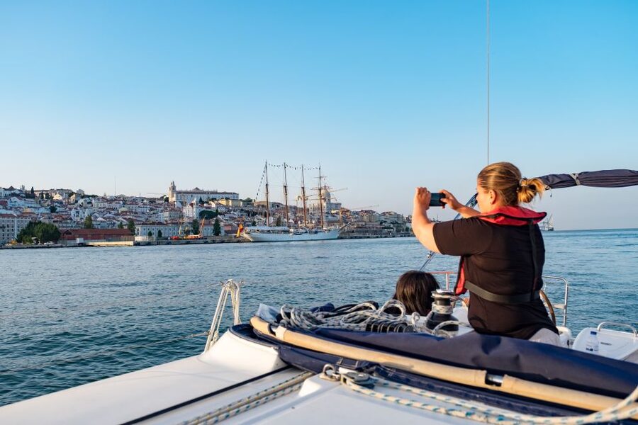 Lisbon: 1 or 2-Hour Cruise along the Tagus River - What is included, and what costs extra