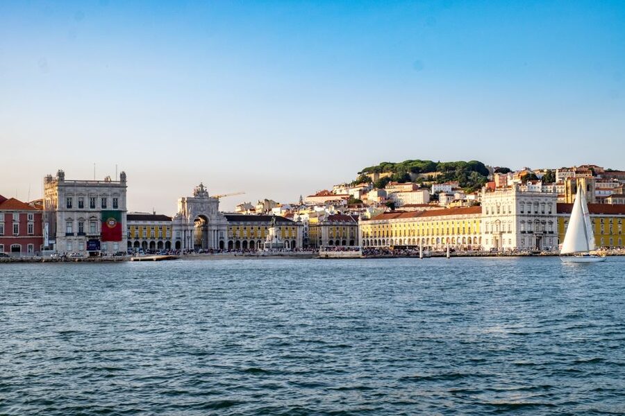 Lisbon: 1 or 2-Hour Cruise along the Tagus River - Families, couples, and small groups