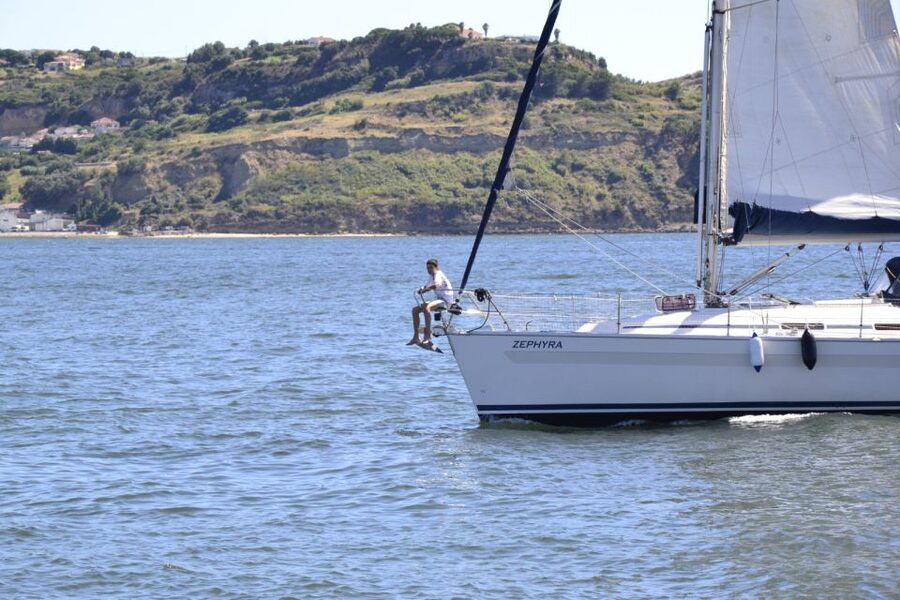 Lisbon: Day and Sunset Tour on the Tagus River - Turning toward Almada and Christ the King