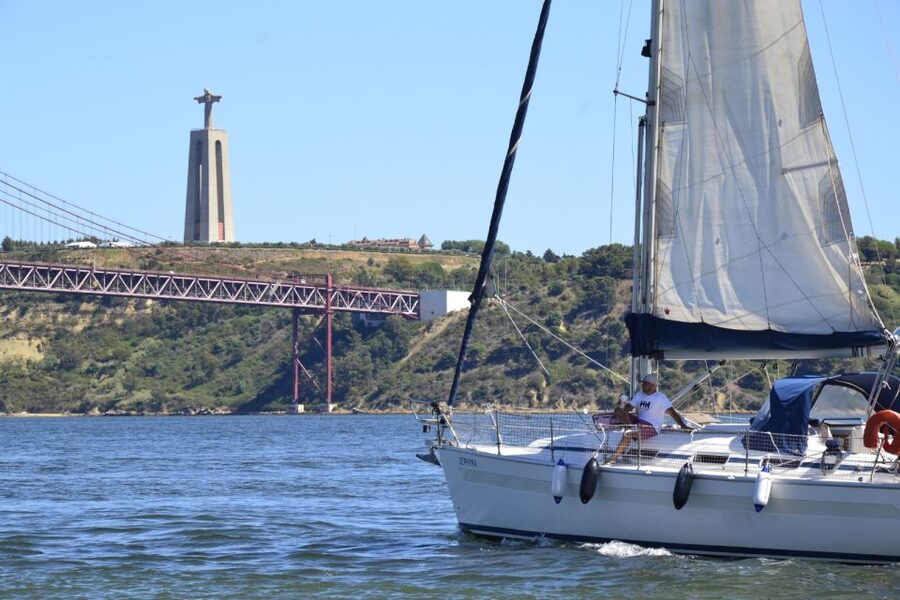 Lisbon: Day and Sunset Tour on the Tagus River - Drinks, snacks, photos, and the onboard atmosphere
