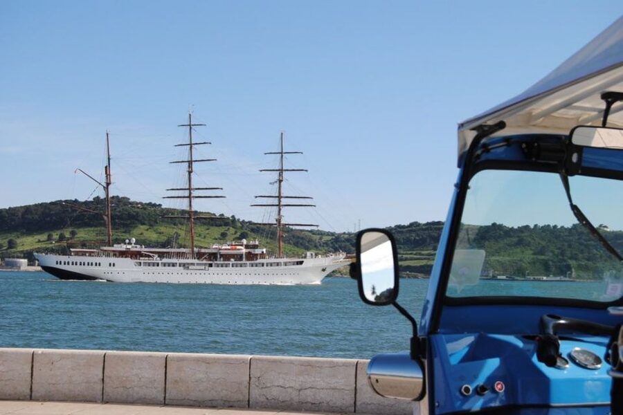 Lisbon Guided Tuk Tuk Tour: The City by the River - The Street of the Green Windows