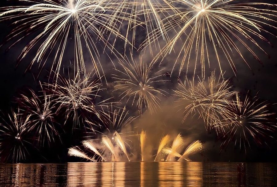 Lisbon: New Year’s Eve Fireworks Tagus River Sailing Cruise - Jerónimos Monastery and MAAT from the water