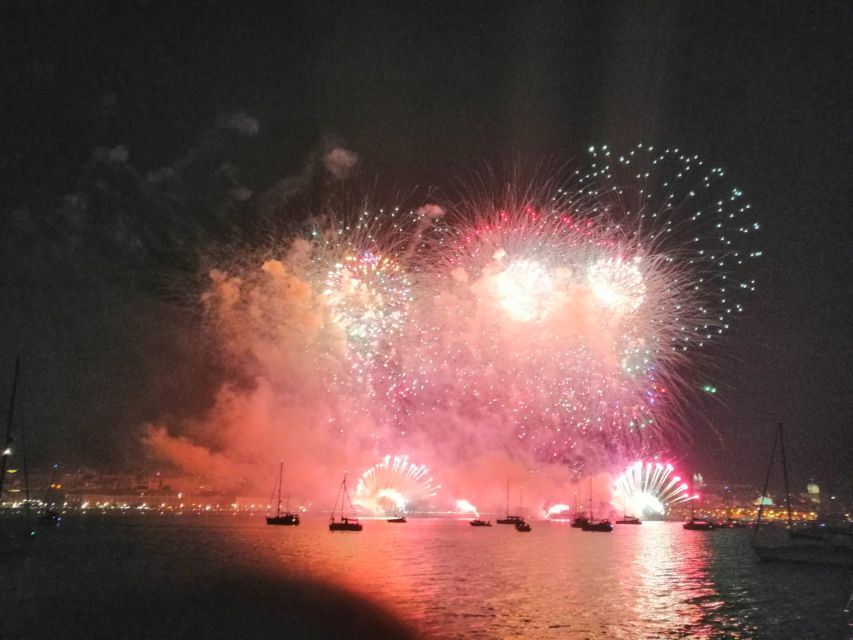 Lisbon: New Year's Eve Tagus River Cruise with Open Bar - Key points at a glance