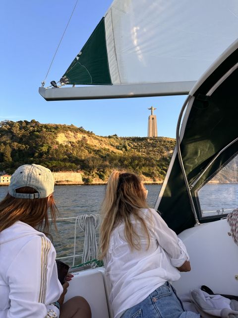 Lisbon: Private sailboat tours on Tagus River - Cristo Rei and the sunset finish