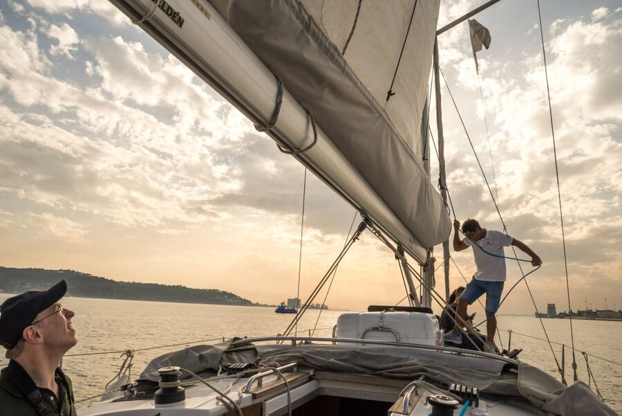Lisbon: Private Sunset Cruise on the Tagus River with Drink - The return past Cristo-Rei at sunset