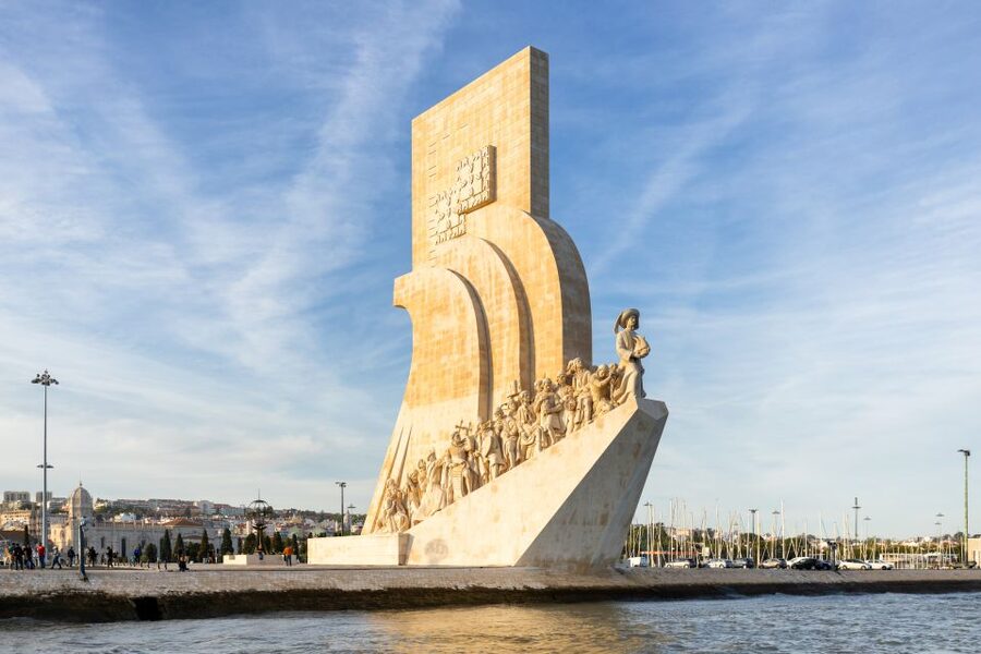 Lisbon: Sailing Tour on the Tagus River - Sunset sailing and the evening temperature