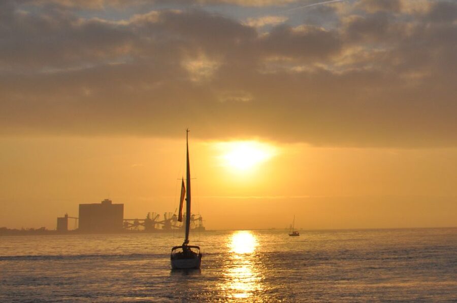 Lisbon: Sunset Cruise on The Tagus River with Welcome Drink - Timing, meeting points, and weather
