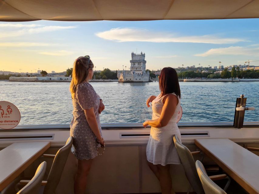 Lisbon: Sunset Cruise with Welcome Drink and Snacks - Cristo Rei and the return to central Lisbon