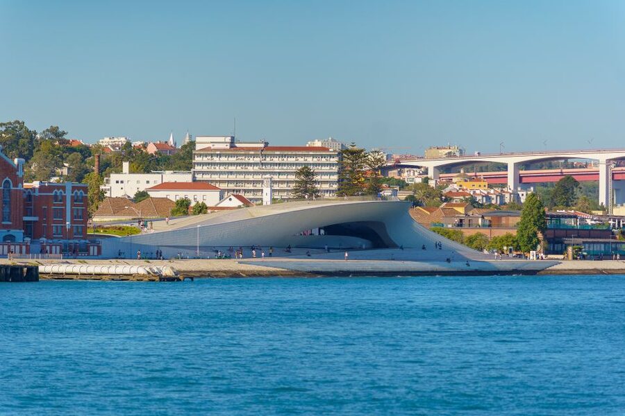 Lisbon: Tagus River Cruise With Brunch - Under the 25 de Abril Bridge