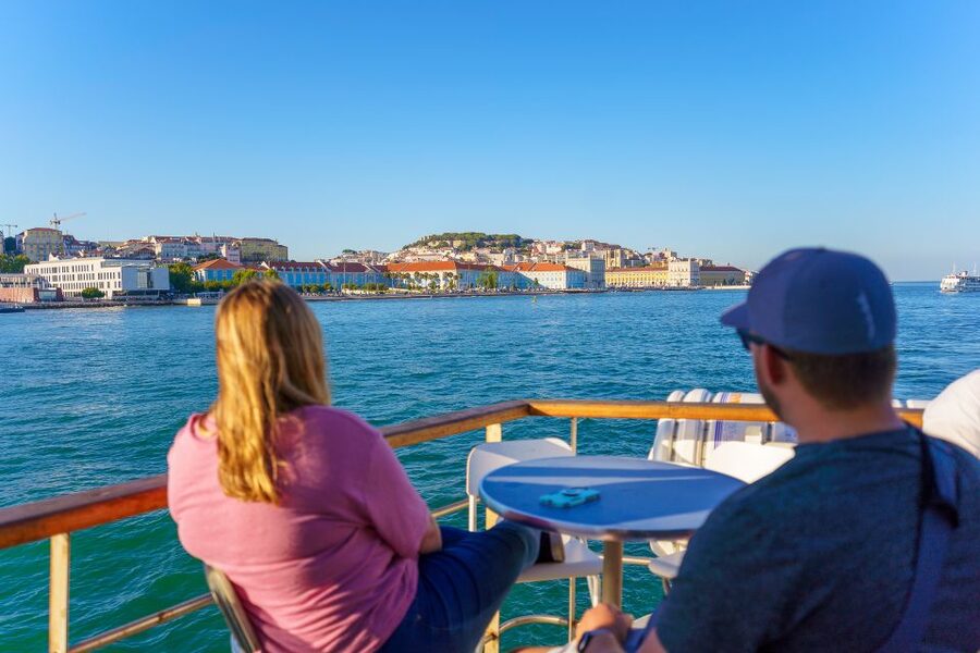 Lisbon: Tagus River Cruise with Welcome Drink - The welcome drink and onboard bar
