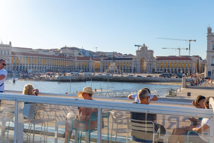 Lisbon: Tagus River Cruise with Welcome Drink - Alfama from the water
