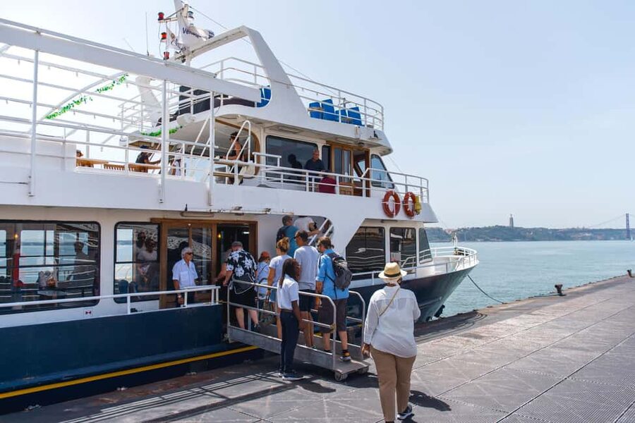 Lisbon: Tagus River Cruise with Welcome Drink - Passing under the 25th of April Bridge
