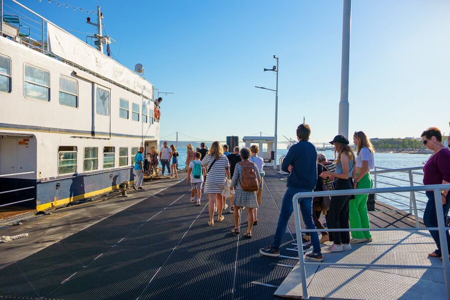 Lisbon: Tagus River Cruise with Welcome Drink - Belém Tower from the Tagus