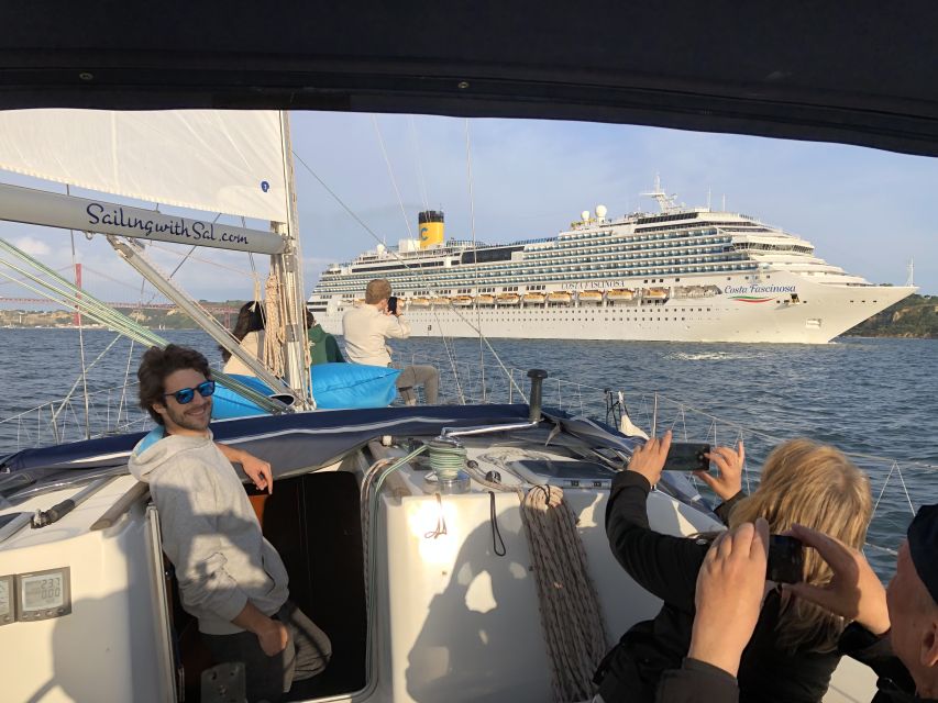 Lisbon: Tagus River Sunset Cruise with Drinks - Meeting the boat at Doca de Alcântara