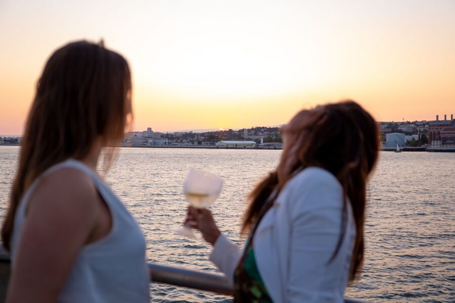 Lisbon: Tagus River Sunset Tour with Snacks and Drink - Commerce Square and Lisbon’s central waterfront