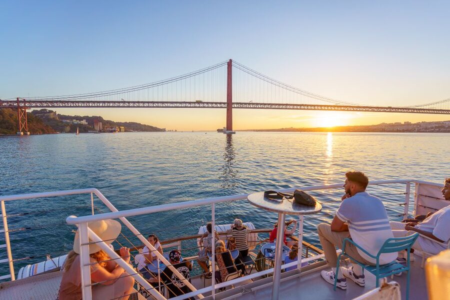 Lisbon: Tagus River Sunset Tour with Snacks and Drink - The Monument to the Discoveries and Belém Tower