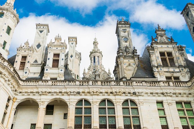 Loire Valley Wine and Castles Small-Group Day Trip from Paris - Amboise: a castle, a town, and Leonardo da Vinci