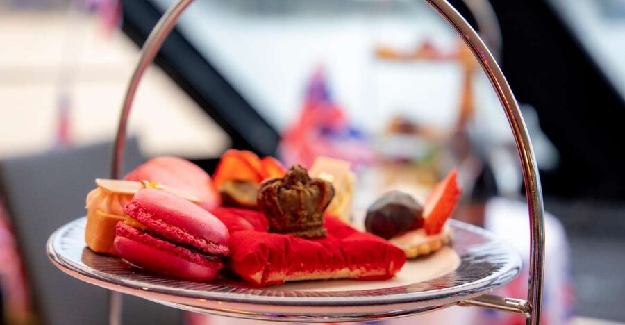 London: Afternoon Tea Cruise on the River Thames - What arrives on the afternoon tea stand