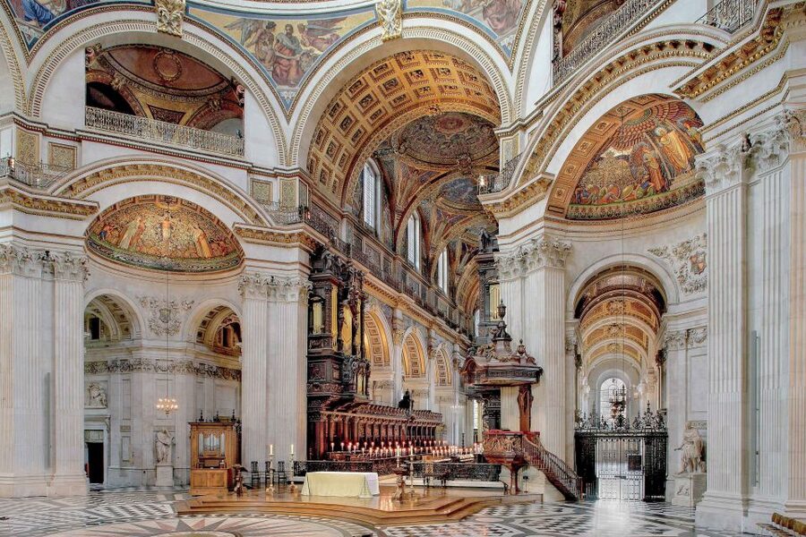 London: Crown Jewels Tour with River Cruise - Meeting your guide at Evan Evans Tours