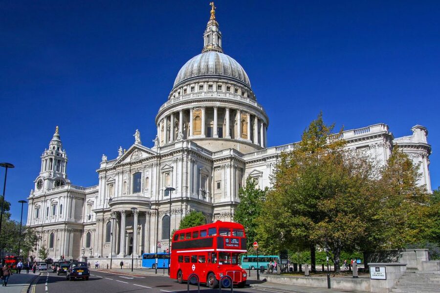 London: Crown Jewels Tour with River Cruise - The coach ride to the Tower of London