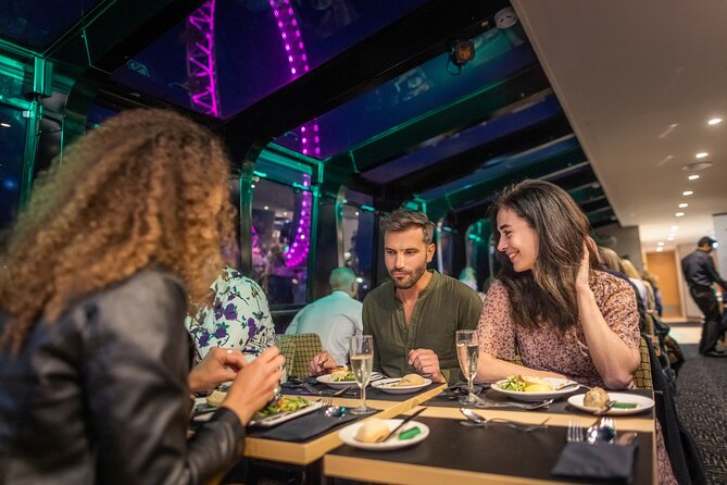 London Dinner Cruise on the Thames River - Live music, dancing, and the onboard mood