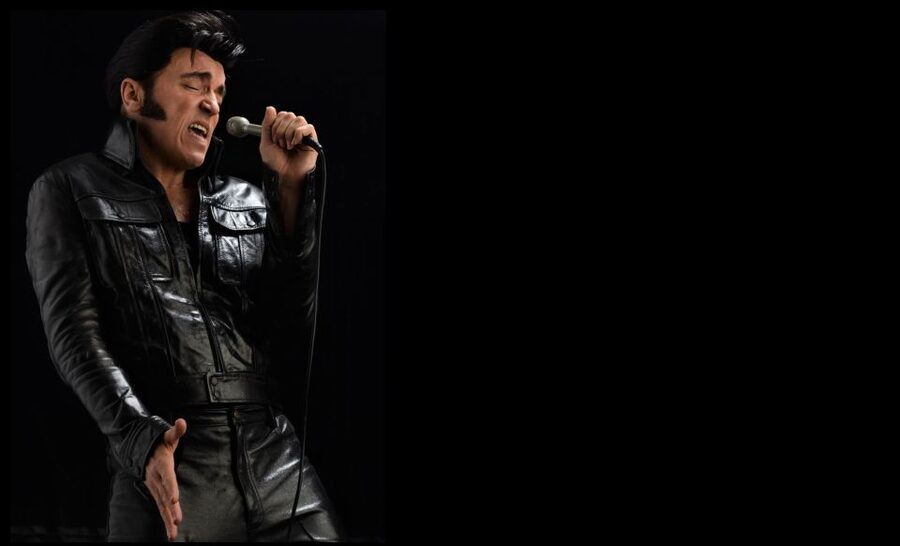 London: Dinner Cruise with Elvis Tribute on the Thames River - The three-course dinner and what to expect