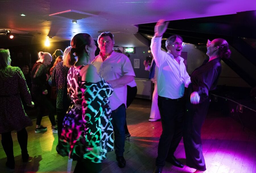 London: Dinner Cruise with Elvis Tribute on the Thames River - Who should book this cruise?