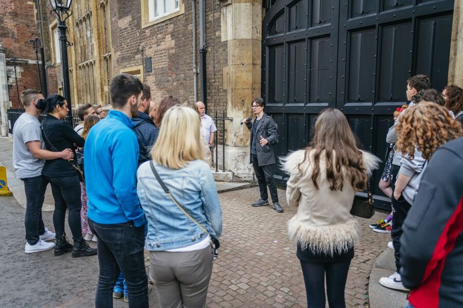 London: Ghost Walk and River Thames Boat Ride - Languages, group comfort, and practical details
