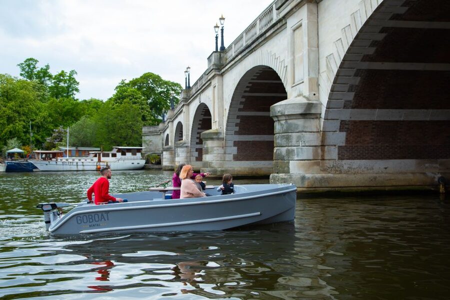 London: GoBoat Rental in Kingston upon Thames - A picnic boat, not a floating restaurant