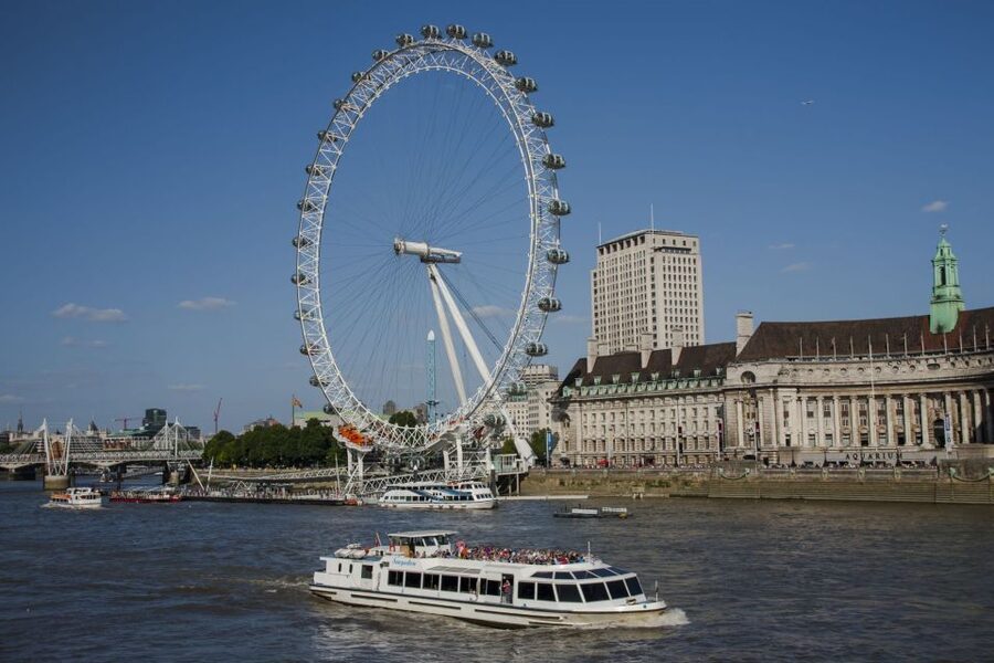 London: Harry Potter Walking Tour and River Thames Cruise - The one-hour Thames cruise