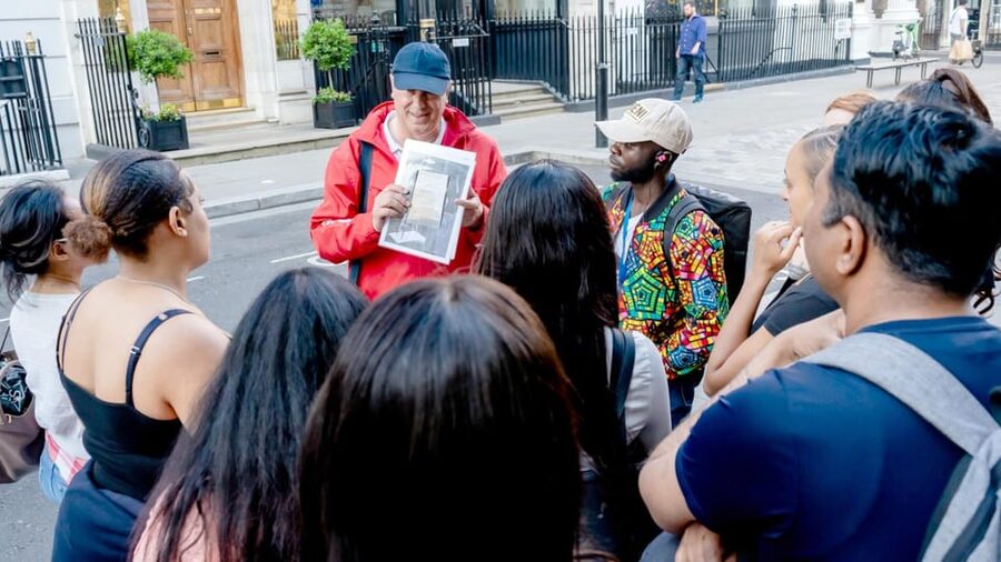 London: Hop-On Hop-Off Pass with Thames River Cruise 24 Hrs - Hyde Park, Kensington, and the Park and Palace Tour