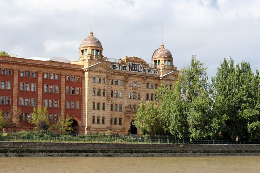 London: Kew to Westminster River Thames Cruise - Kew Gardens and Kew Palace set the tone