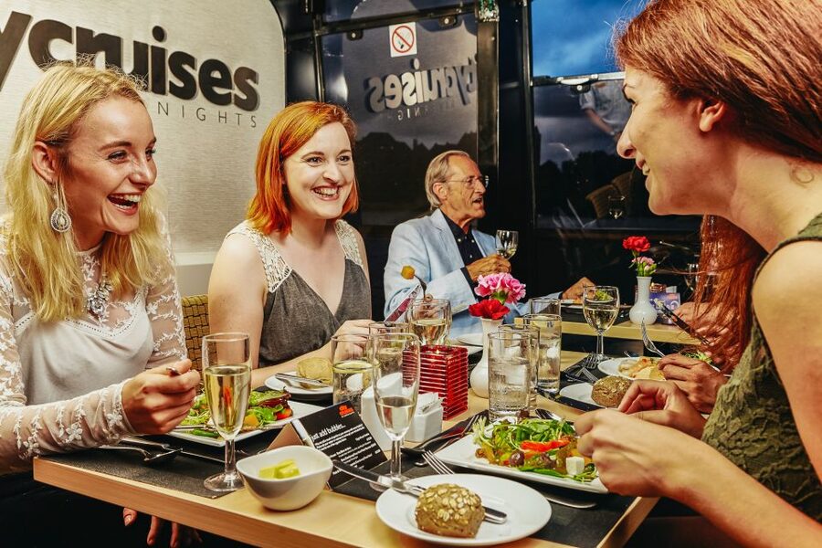 London: River Thames Dinner Cruise - Should you book the River Thames Dinner Cruise?