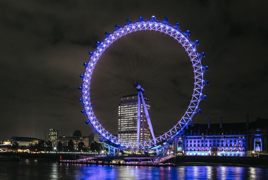 London: River Thames Dinner Cruise - A served British dinner, not a buffet