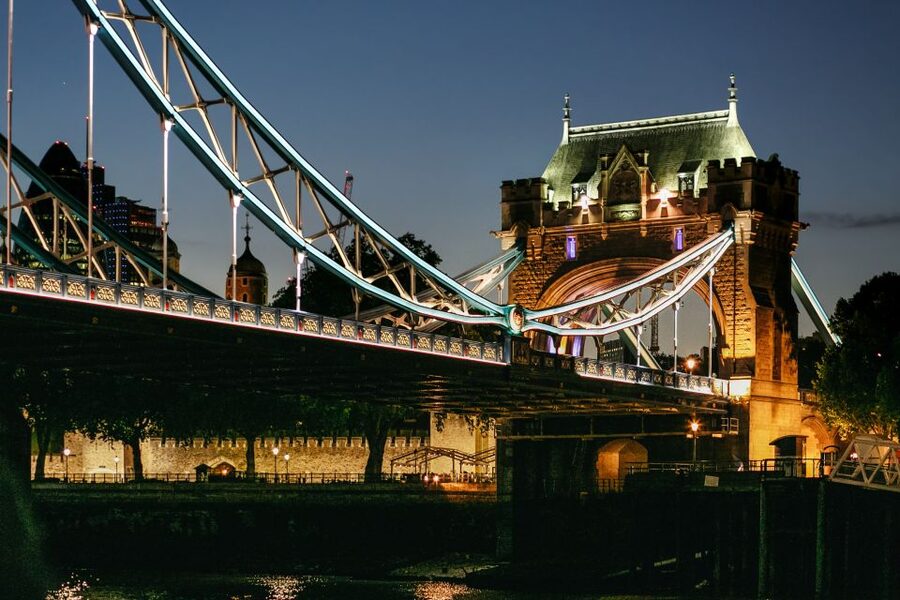 London: River Thames Dinner Cruise - Live music turns dinner into a night out