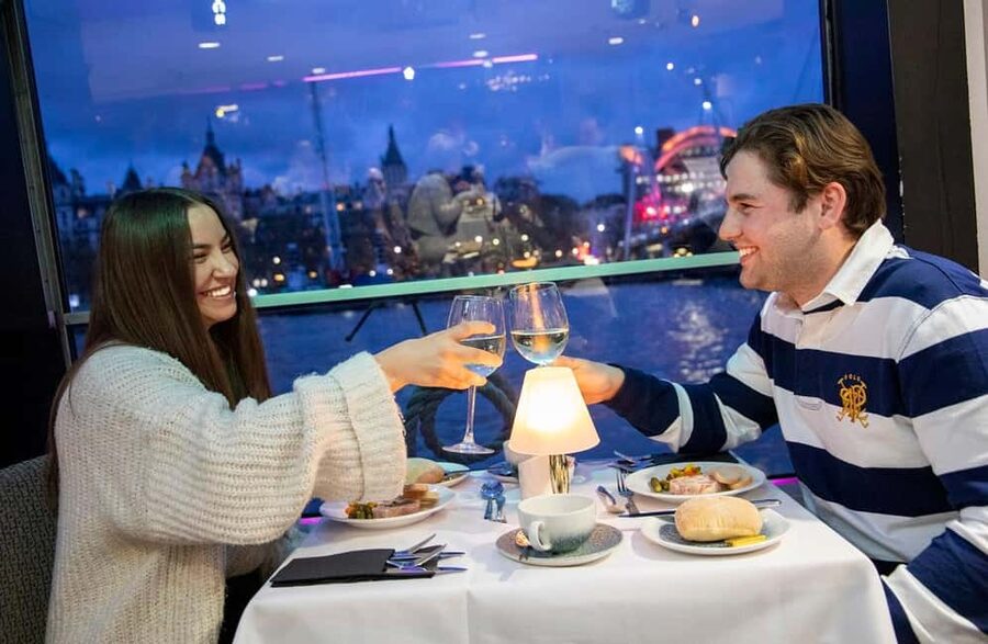London: River Thames Dinner Cruise with Live Jazz - Why a Thames dinner cruise works so well at night