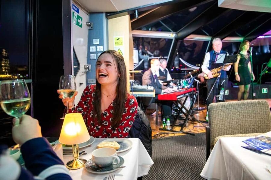 London: River Thames Dinner Cruise with Live Jazz - Starting at Westminster Pier with a glass of sparkling wine