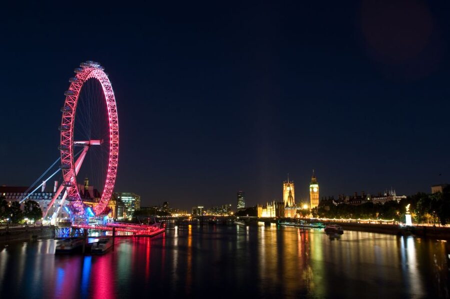 London: River Thames Dinner Cruise with Live Jazz - How the three-course dinner unfolds