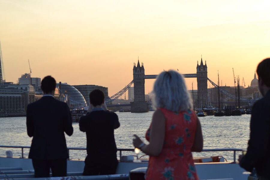 London: River Thames Evening Cruise with Bubbly and Canapés - Key points to know before you book