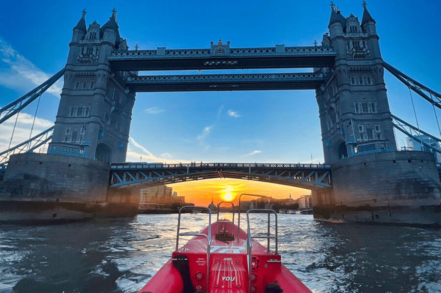 London: River Thames Sunset Speedboat Experience with Drink - Key points to know before boarding