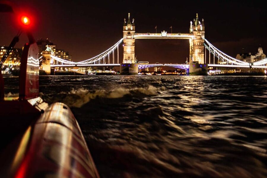 London: River Thames Sunset Speedboat Experience with Drink - The final river stretch and seasonal drink