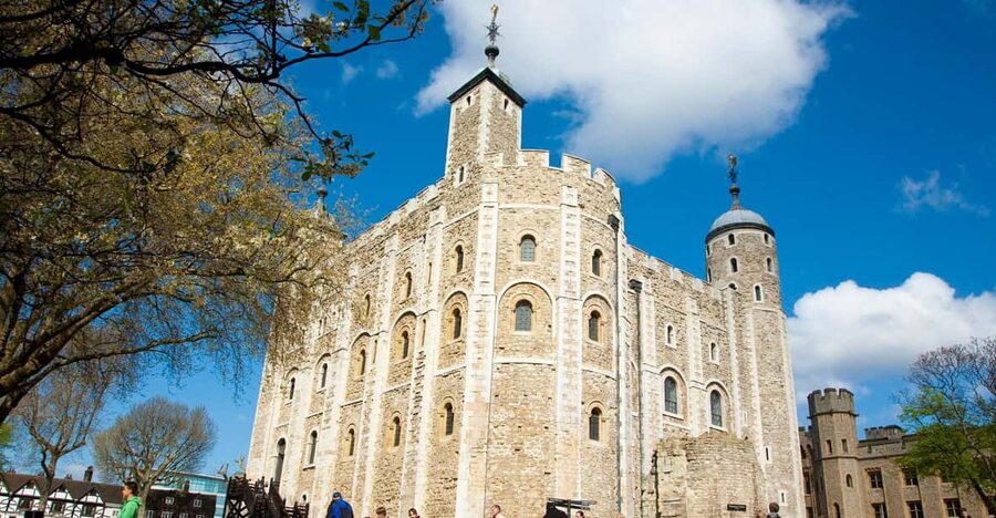 London: Tower of London, Hop-on, Hop-off Bus & River Cruise - Start with a city view, not a checklist