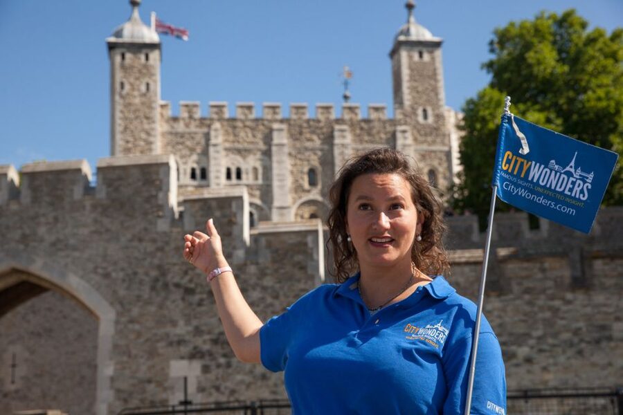 London: Tower of London, Thames Boat & Changing of the Guard - How to prepare for the morning
