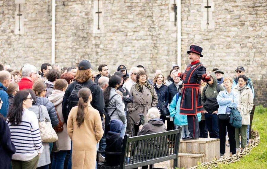 London: Tower of London, Thames Boat & Changing of the Guard - The Thames boat ride gives the morning a pause