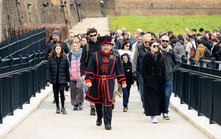London: Tower of London, Thames Boat & Changing of the Guard - Buckingham Palace is a fitting finish