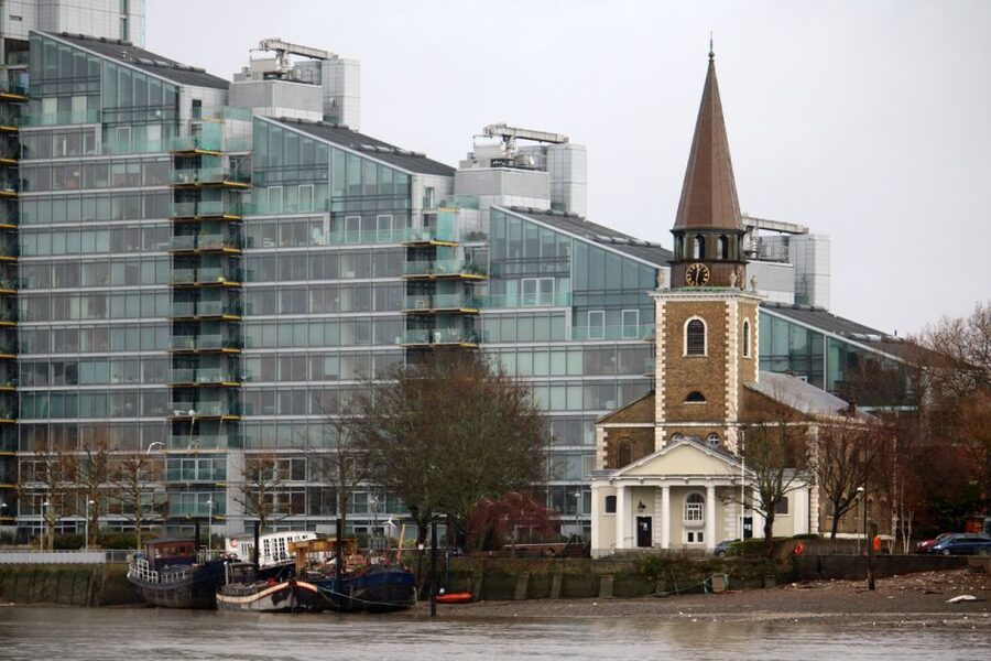 London: Westminster to Kew River Thames Cruise - Commentary, crew, and the onboard atmosphere