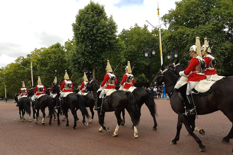 London: Westminster Tour, River Cruise, and Tower of London - From the Ritz to Buckingham Palace