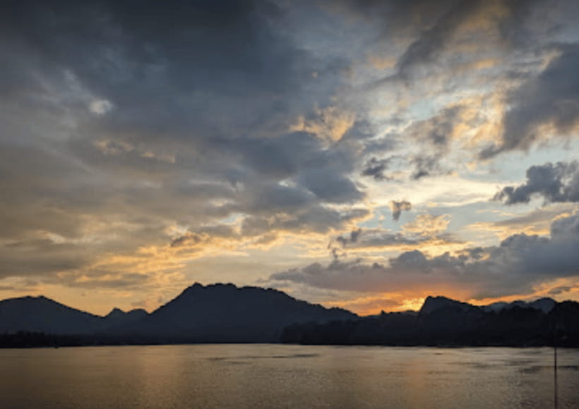 Luang Prabang: Mekong Sunset Cruise & Lao Tasting Dinner - A Lao mojito and light snacks on board