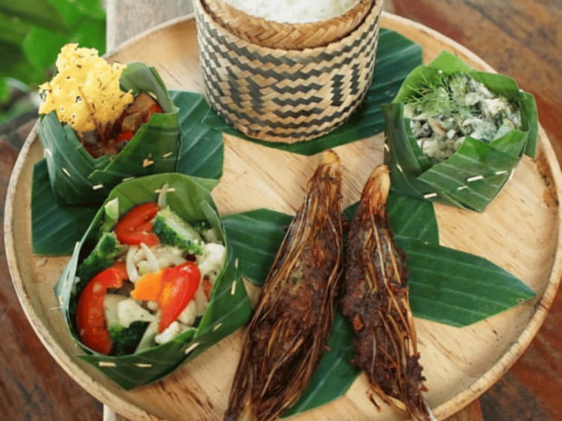 Luang Prabang: Mekong Sunset Cruise & Lao Tasting Dinner - Taking part in the wish-and-fish ceremony