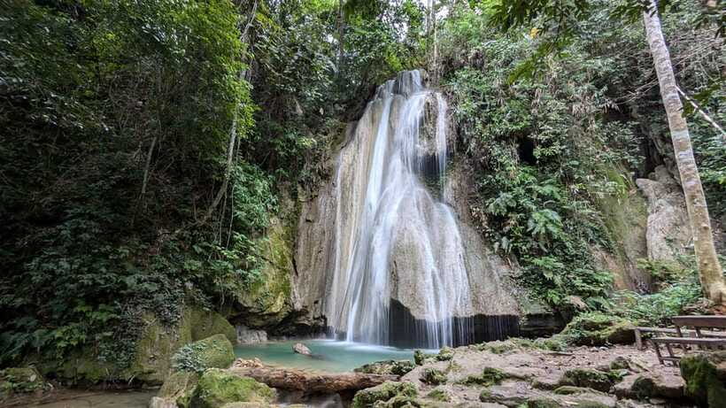 Luang Prabang to Nong Khiaw: River Cruise, Hike & Waterfall - Choosing between 100 Waterfalls and Tad Mok